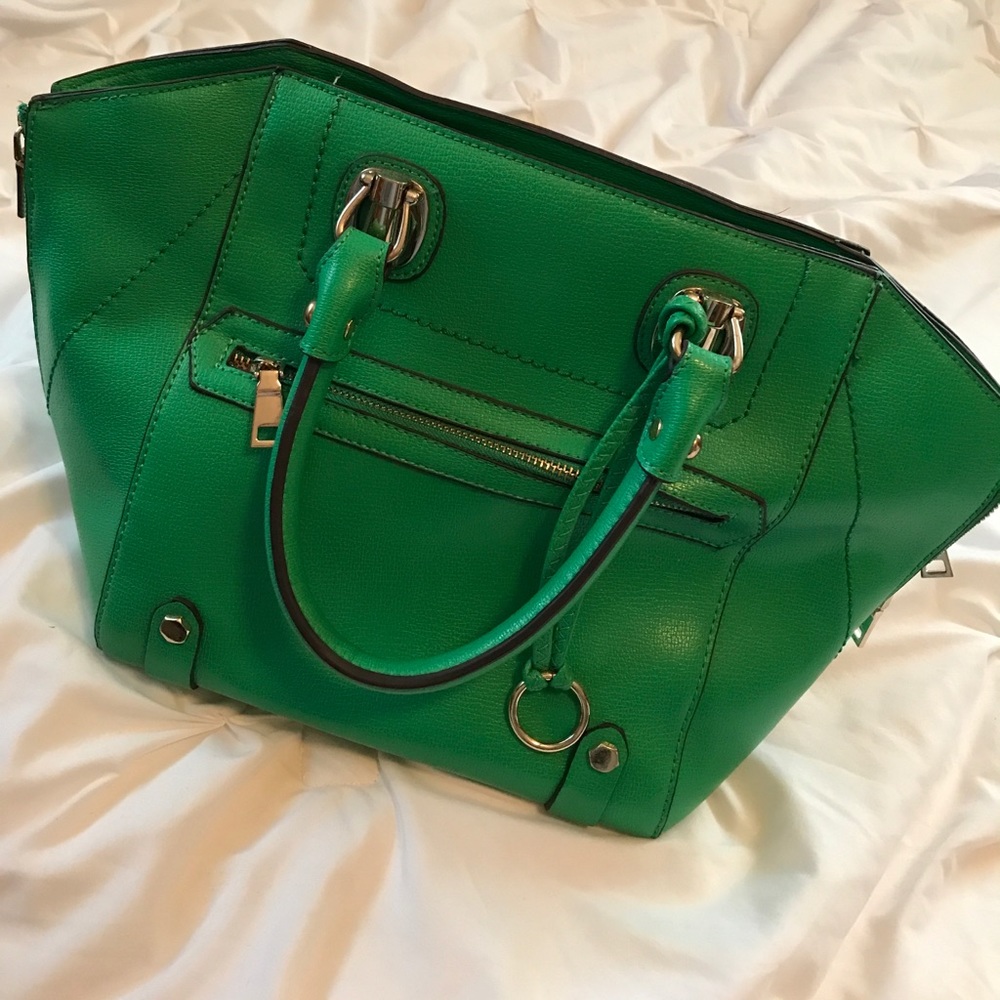 ⭐️Gold & Green handbag⭐️
