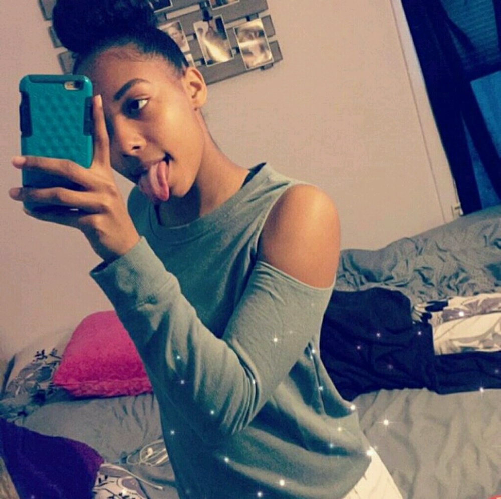 Meet your Posher, Alexis