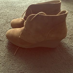 White Mountain Icon Suede  lace up booties