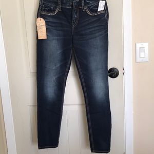 Silver jeans Suki mid rise Skinny.