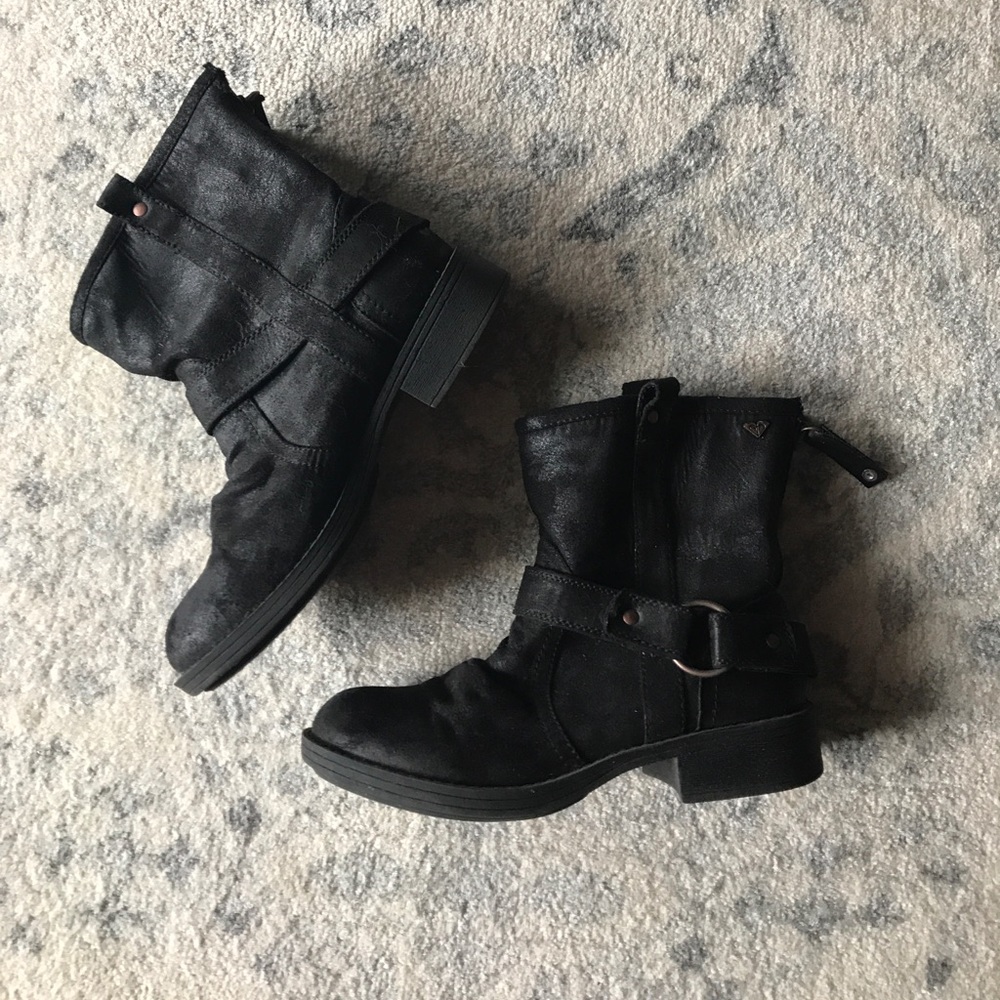 Black metallic suede Roxy Hartford moto boots