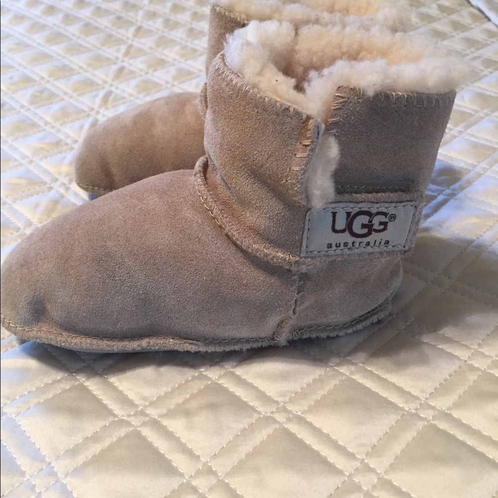 UGG baby slippers 😍😍