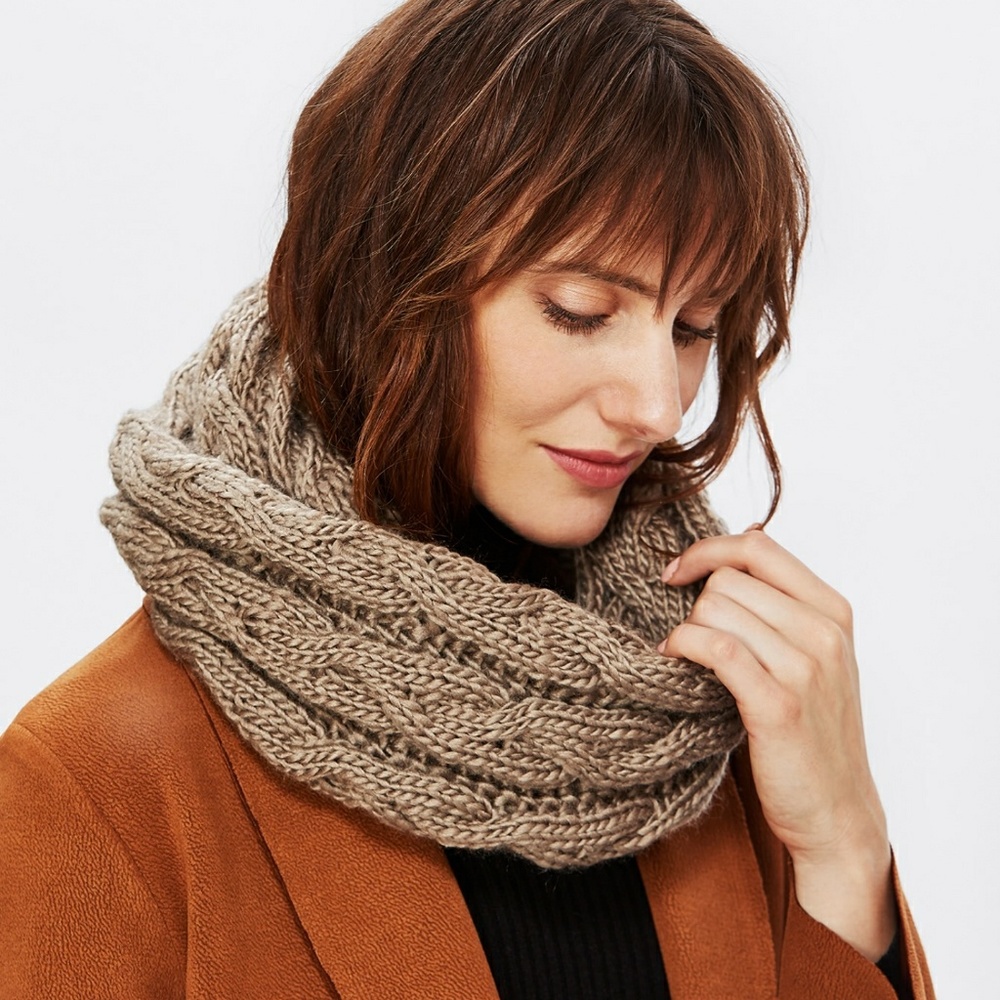 🌿CROCHET INFINITY SCARF! - Picture 3 of 4