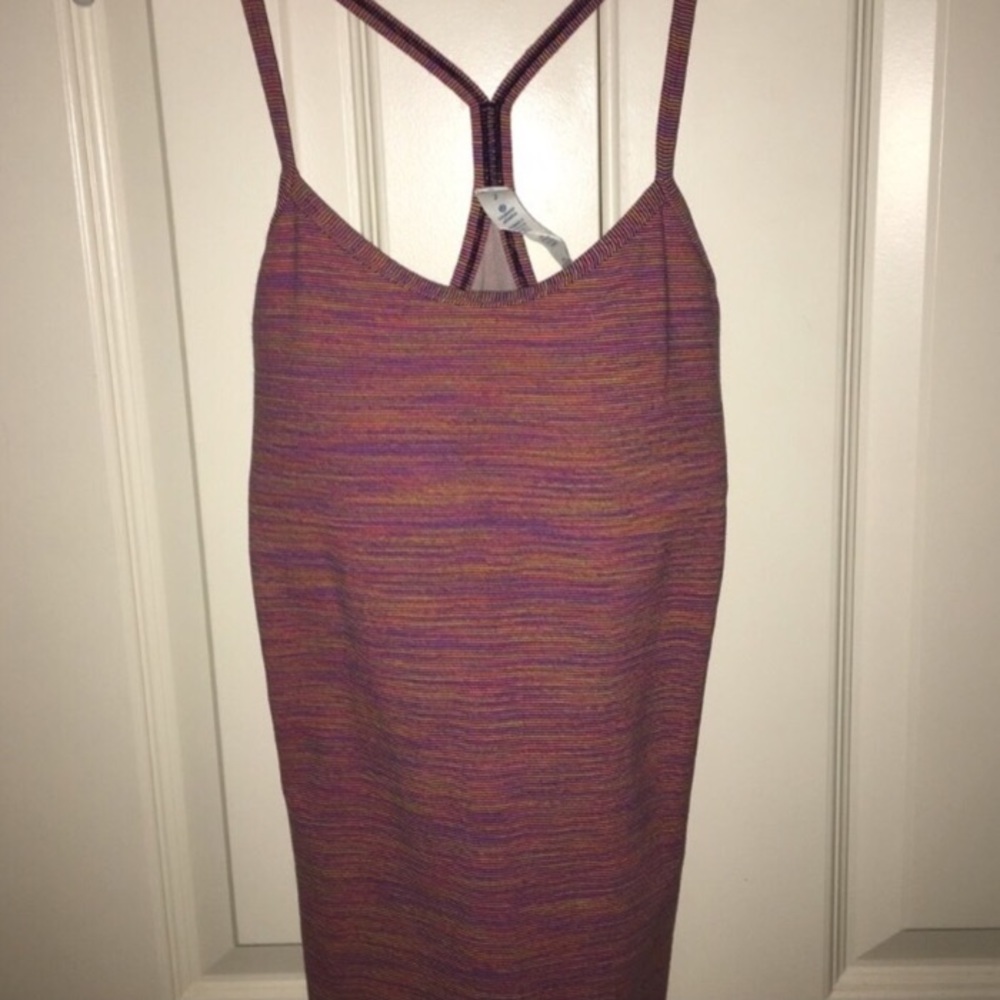 LULU LEMON TOP WITH PADDING