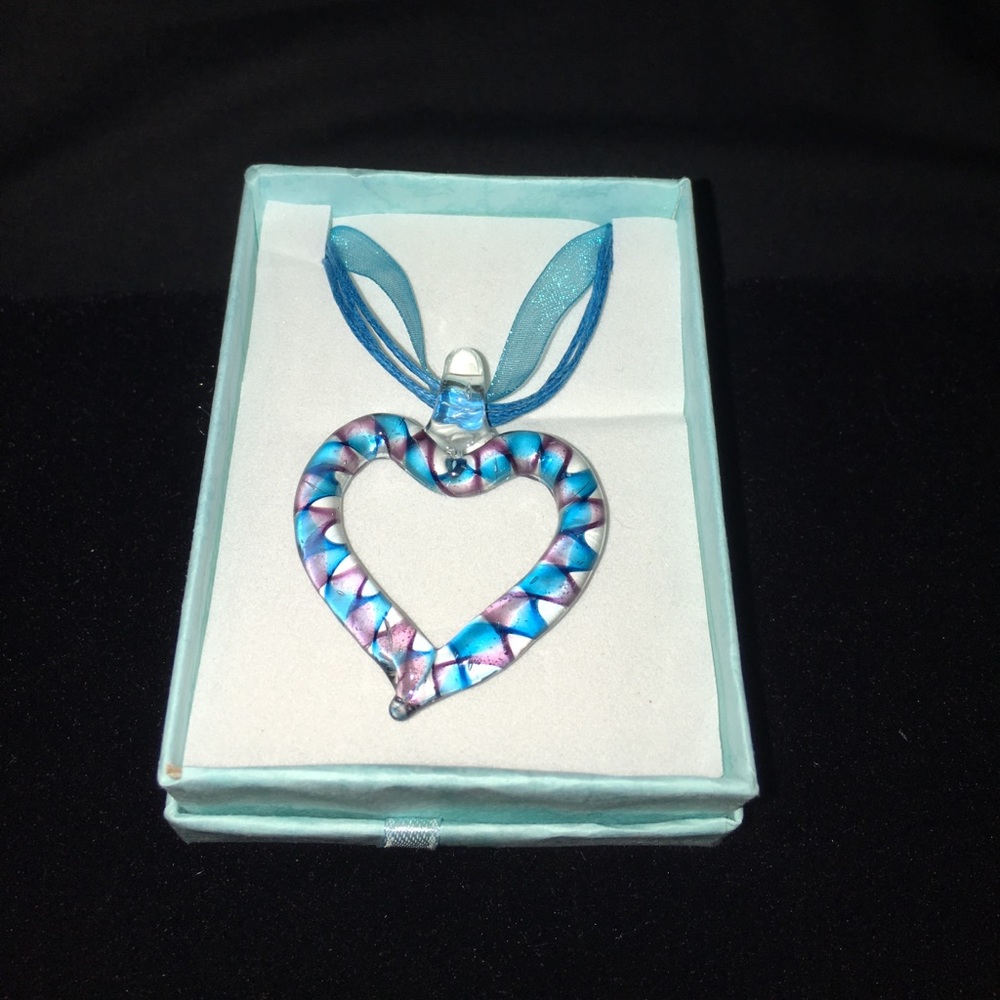 New Glass Heart Necklace in Gift Box. 18" Necklace