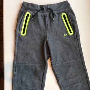 BOYS GAP SIZE 7 ATHLETIC SWEATPANTS