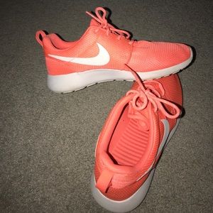 Bright Mango Pink and White Nike Roshe sz 8 Women