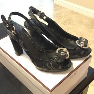 Coach signature sling pum