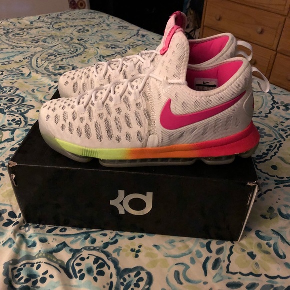 KD Sneakers - Picture 4 of 6
