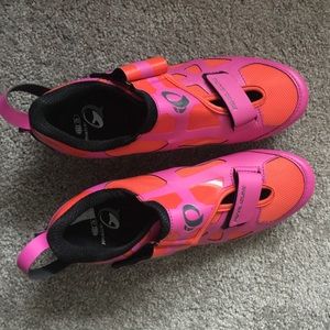 Pearl Izumi women’s bicycling shoes. Size 42.5