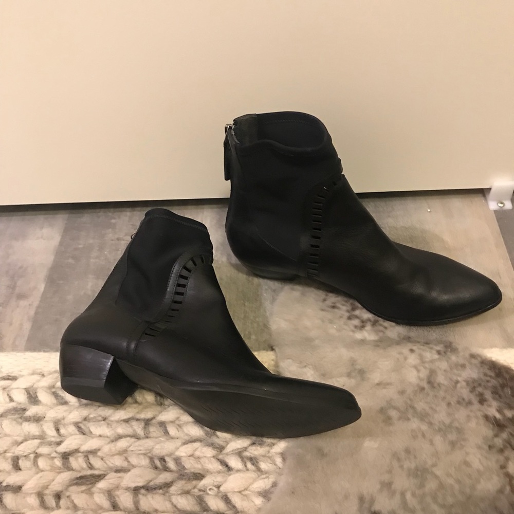 MATISSE Black Chelsea boots