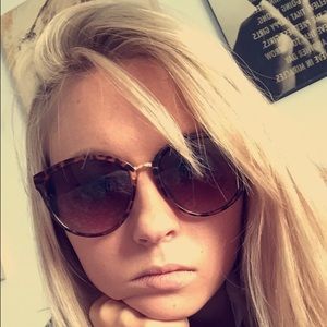 Meet your Posher, Laura