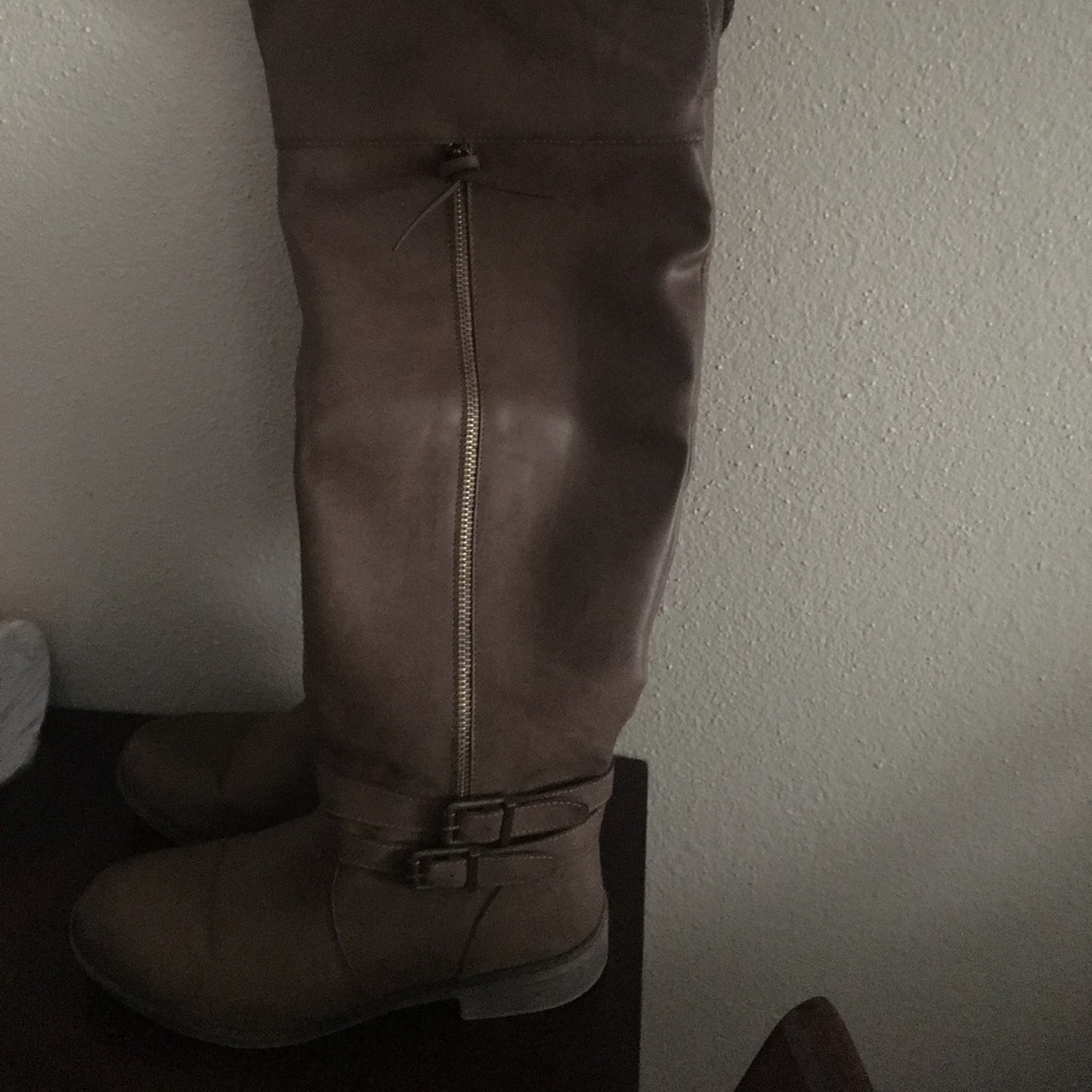 Riding boots