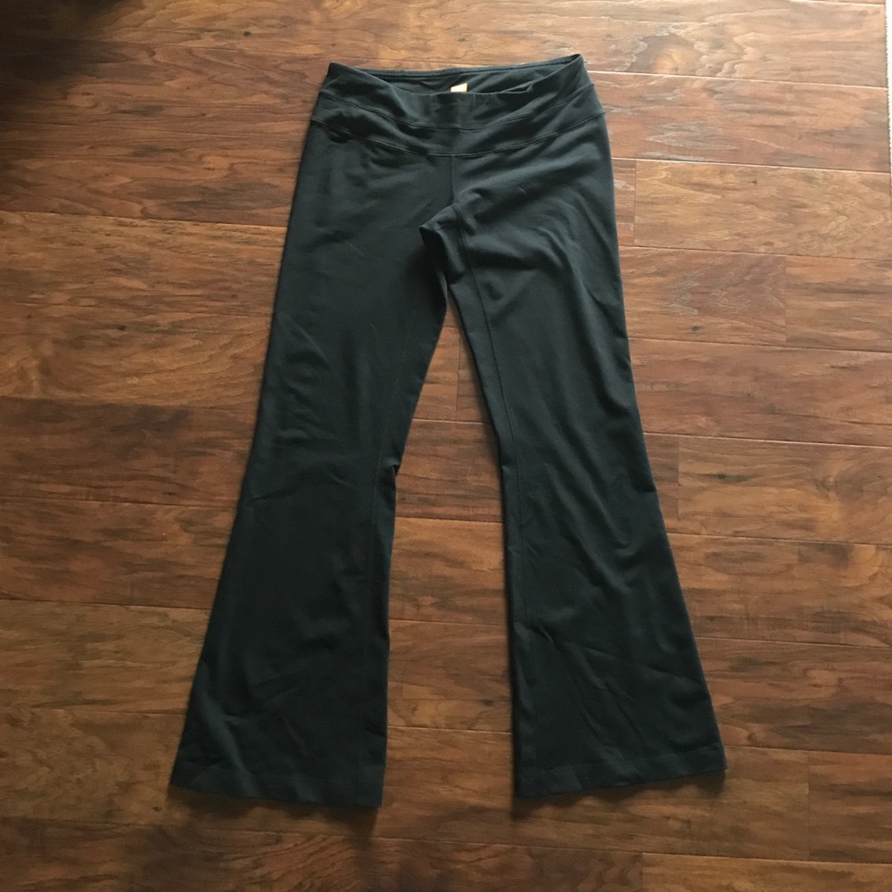 Lucy lucypower short yoga pants