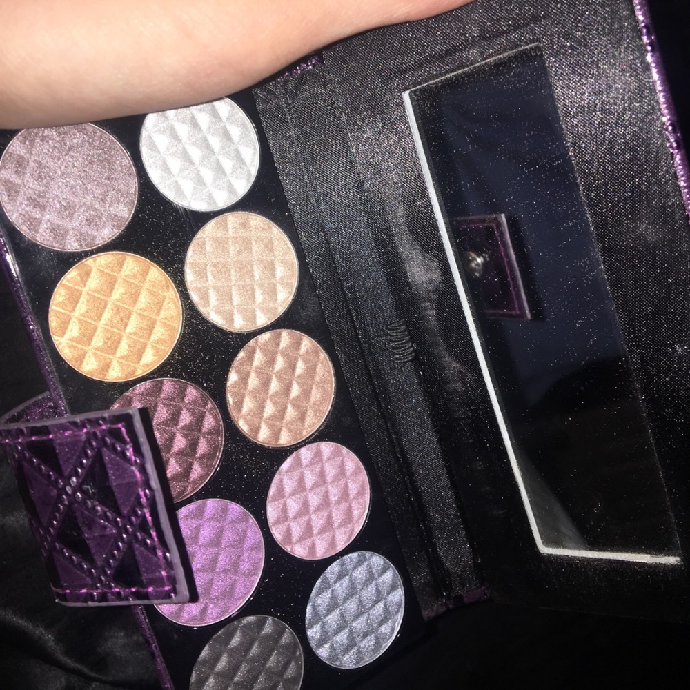 ✨FLASH SALE ✨NWOT beautiful makeup palette 💜