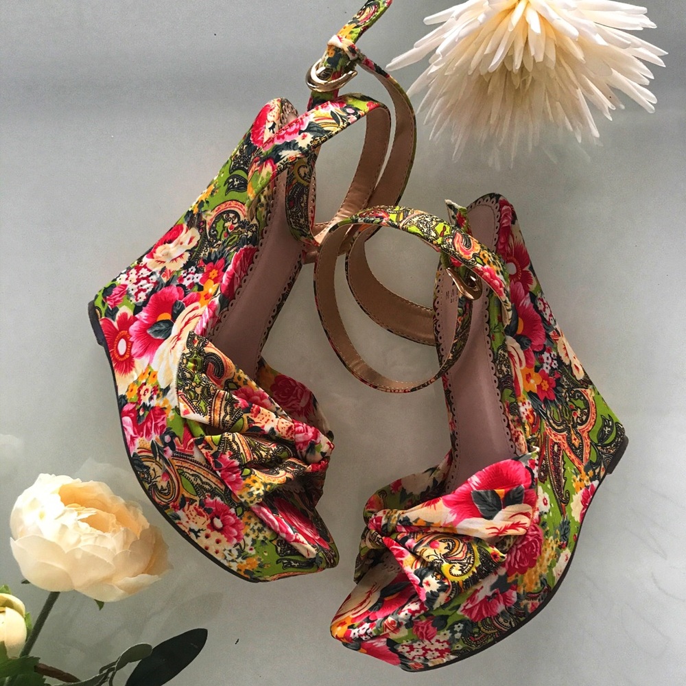 ShoeDazzle Floral Sandals