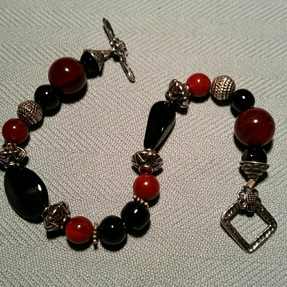 Exquisite BRACELET Silver, Deep Reds, Black 8.5"