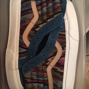 7.5 tribal print vans