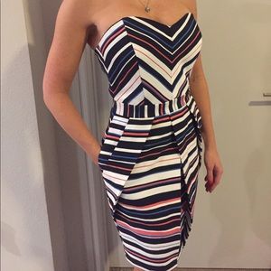 Strapless dress with pockets