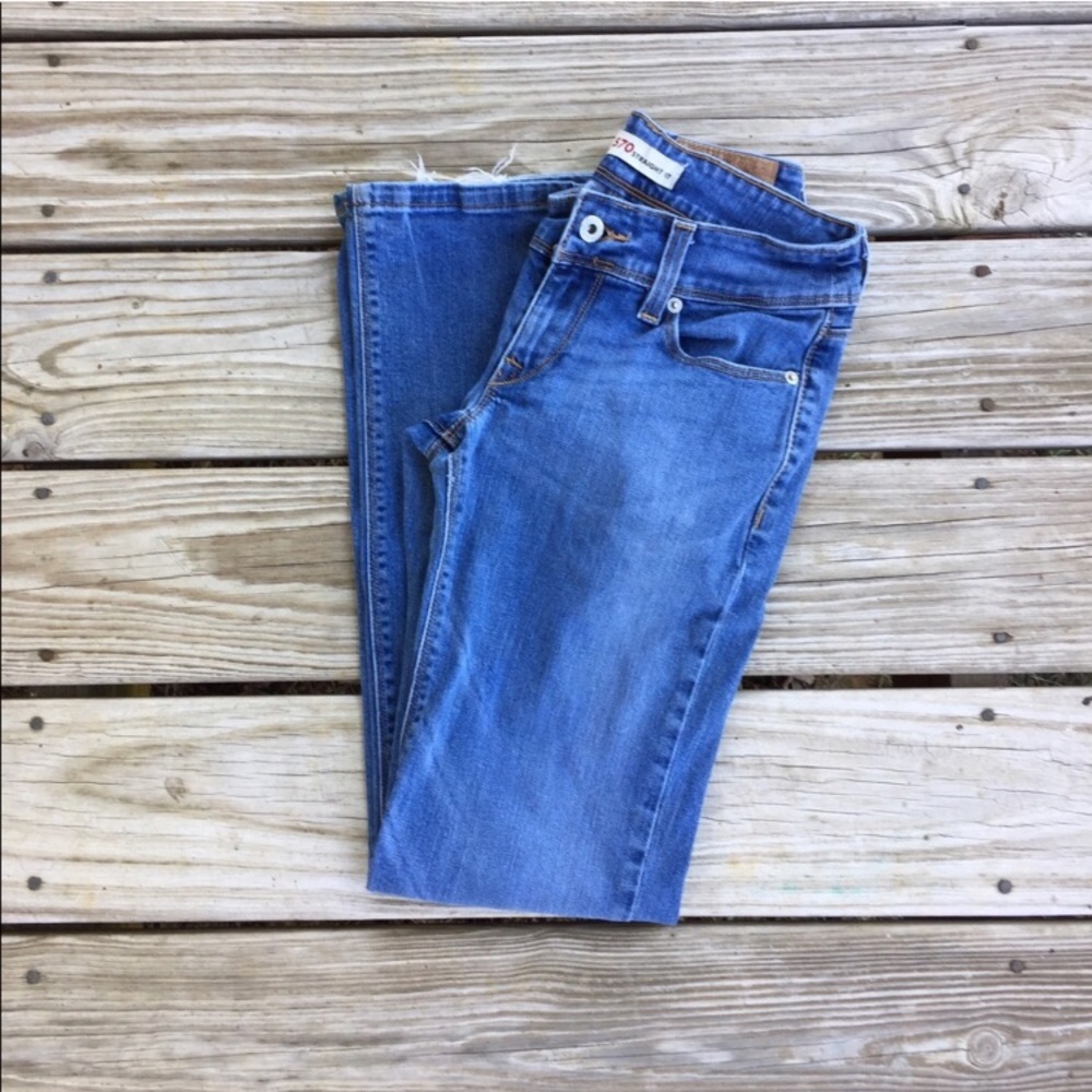 *SOLD* Levi’s 570 straight fit jeans