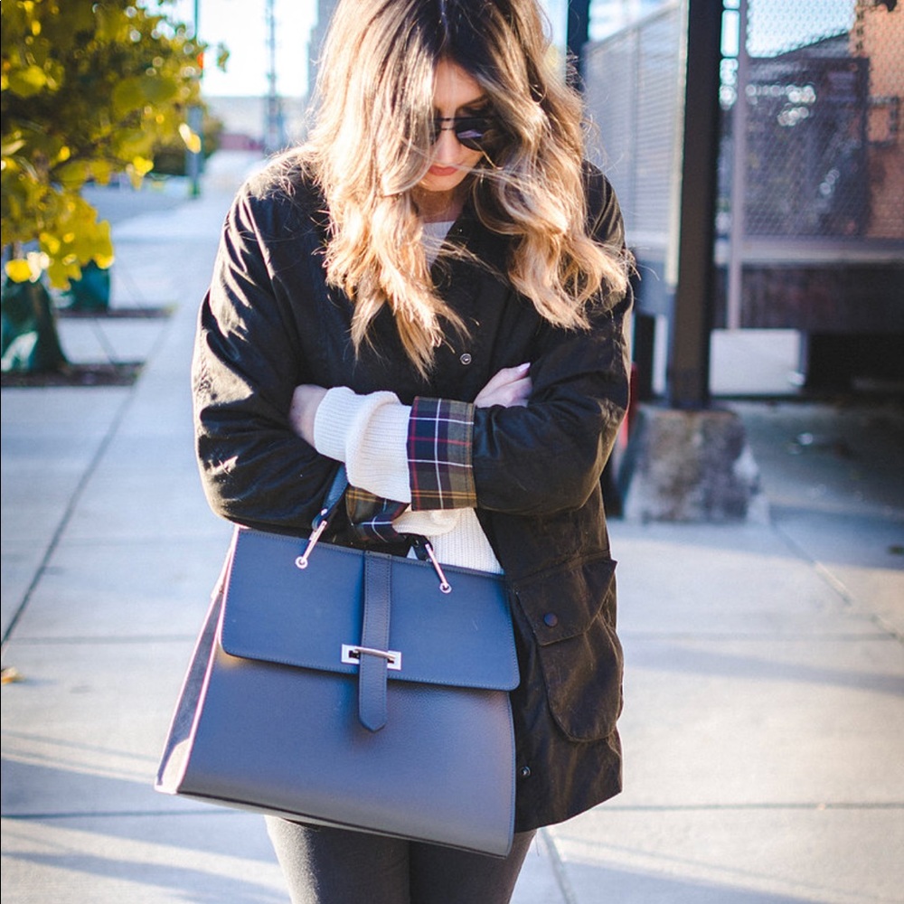 CAMELIA ROMA gray handbag + dustbag