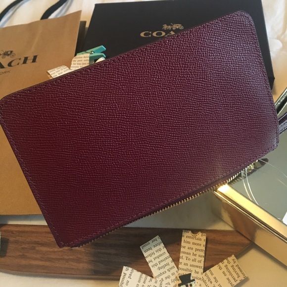 ๐Sold ๐COACH Sparkle Stars wristlet โญ๏ธ - Picture 5 of 6