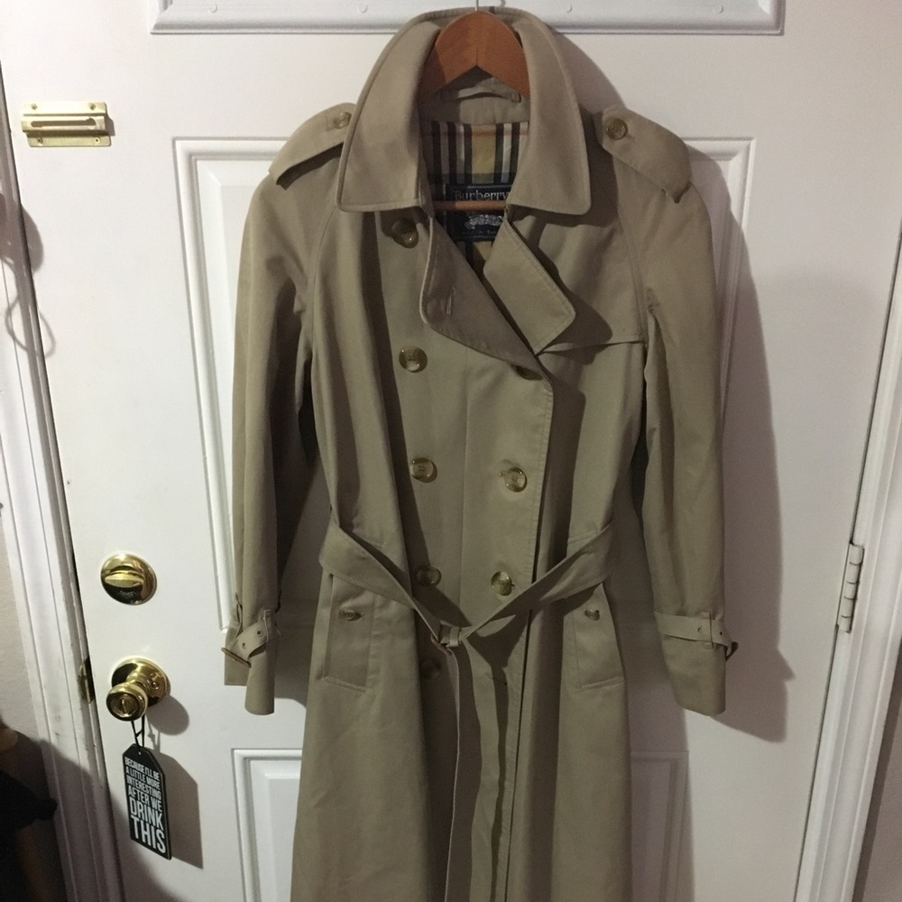 Burberry trench 🧥 coat