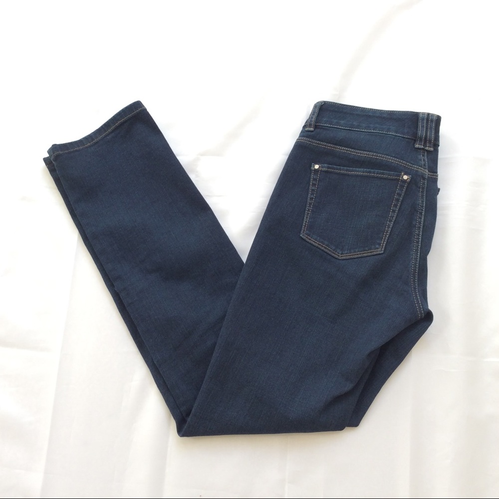 White House Black Market Blanc Slim Leg Sz 02