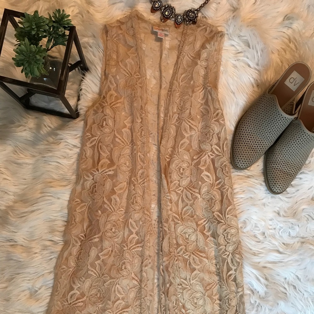 RARE gorgeous Lace Lularoe ‘Joy’