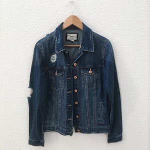 ⭐️ NEVER WORN ⭐️ oversized distressed denim jacket