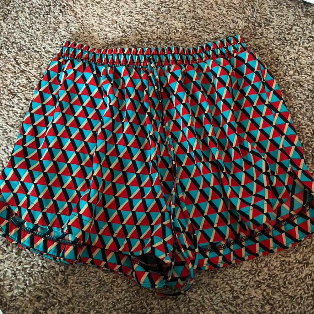 Flowey patterned shorts