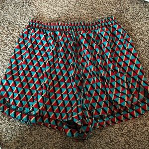 Flowey patterned shorts