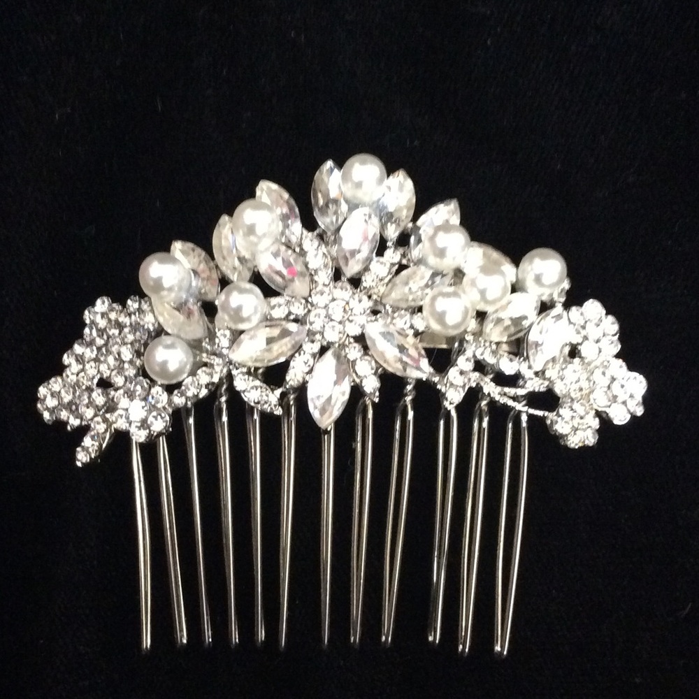 Exquisite bridal hair comb