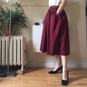 🌹new with tags maroon uniclo midi skirt🌹