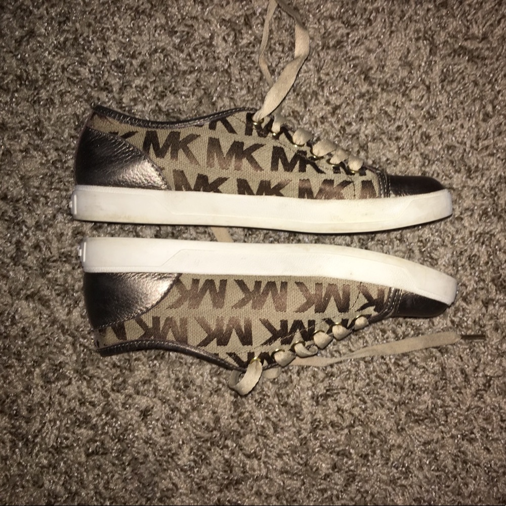 Michael Kors Sneakers - Picture 2 of 7