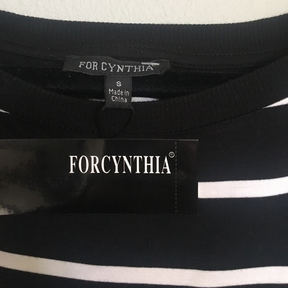 NWT For Cynthia brand top, size small. - Picture 3 of 4