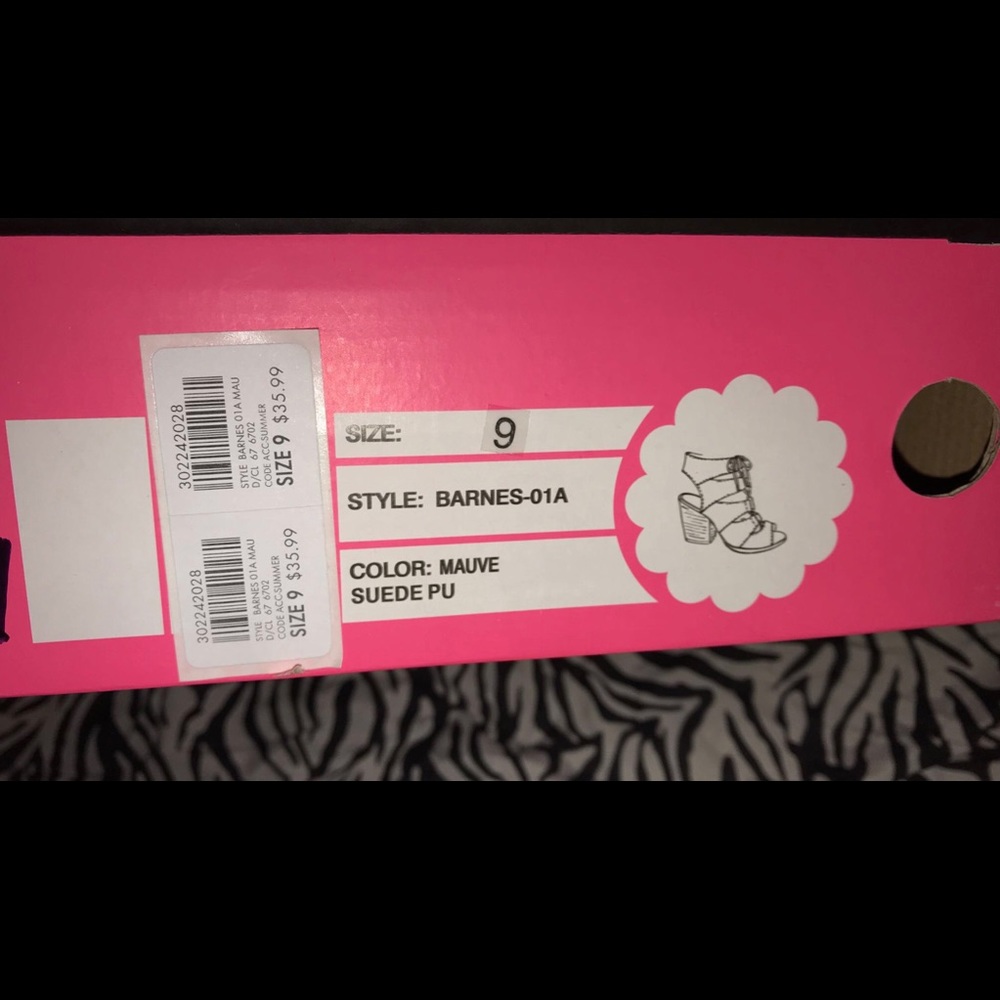 Pretty heels 💗 - Picture 2 of 2