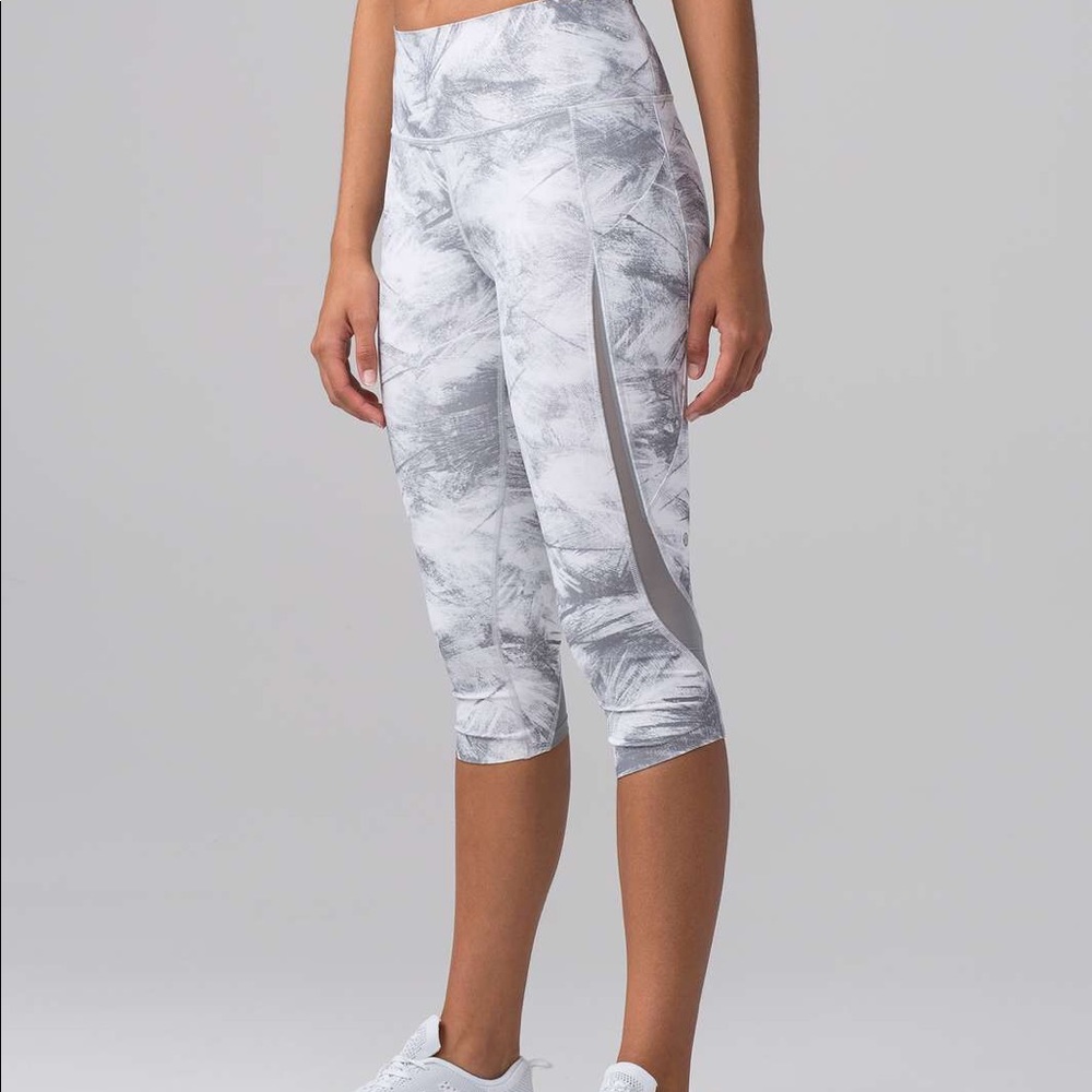 NWT Lululemon pace perfect crop