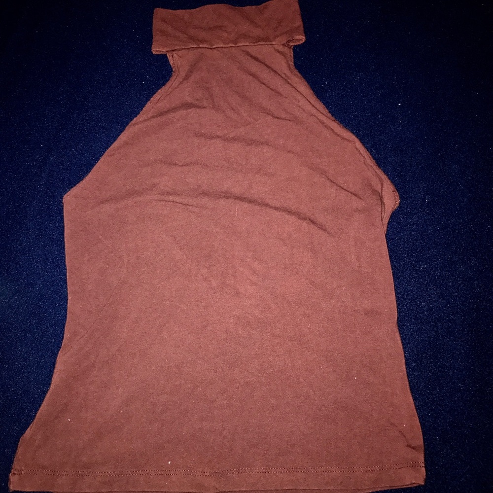 BURGUNDY TURTLE NECK