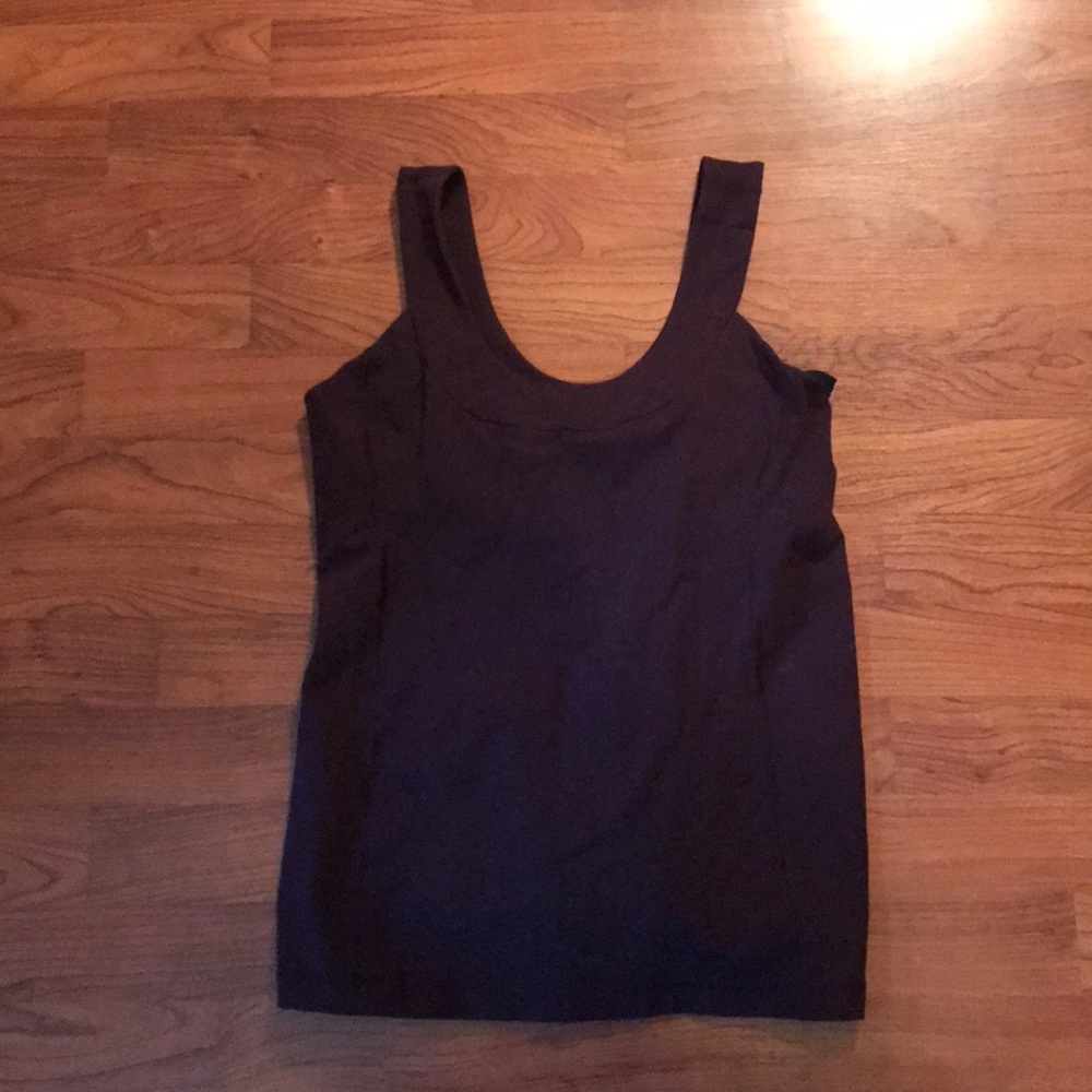 Lululemon tank w medium built in support