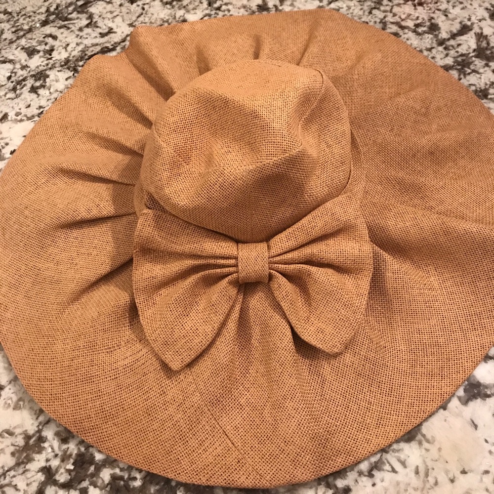 Fabulous bow sun hat!