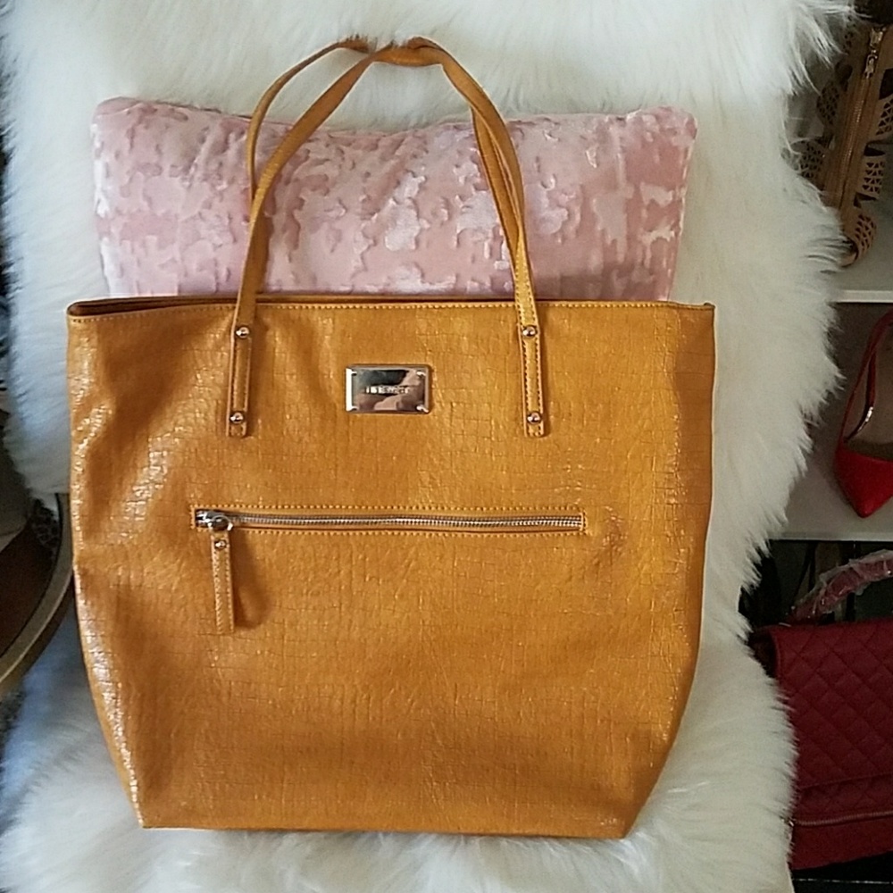 Gorgeous mustard silver hardware nine west bag