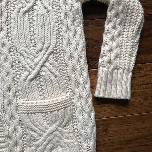 ❄️❄️AE Cream Cable Knit Sweater - Picture 4 of 8