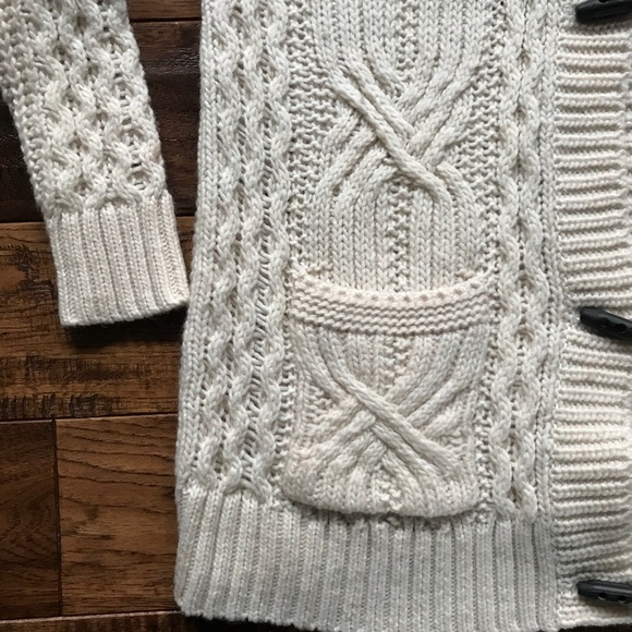 ❄️❄️AE Cream Cable Knit Sweater - Picture 5 of 8