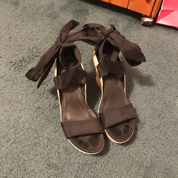 Ugg Jules wedges - Picture 2 of 3