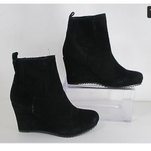 Dolce Vita Paschaa Black Suede Wedge Bootie
