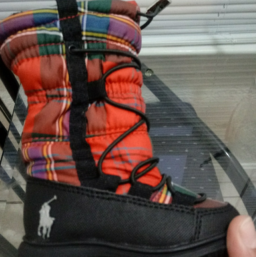 Size 4 toddler boots never been worn