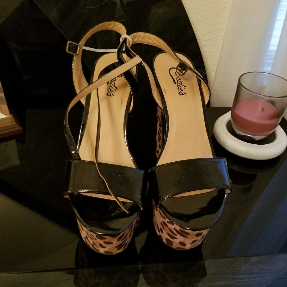 Ladies leopard shoes
