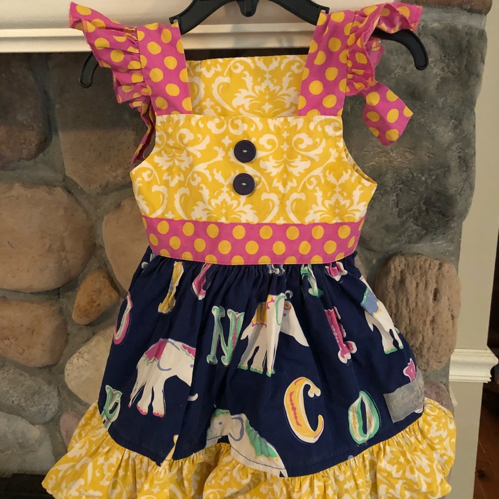 Eleanor Rose sz 3/4 E is for Elephant top