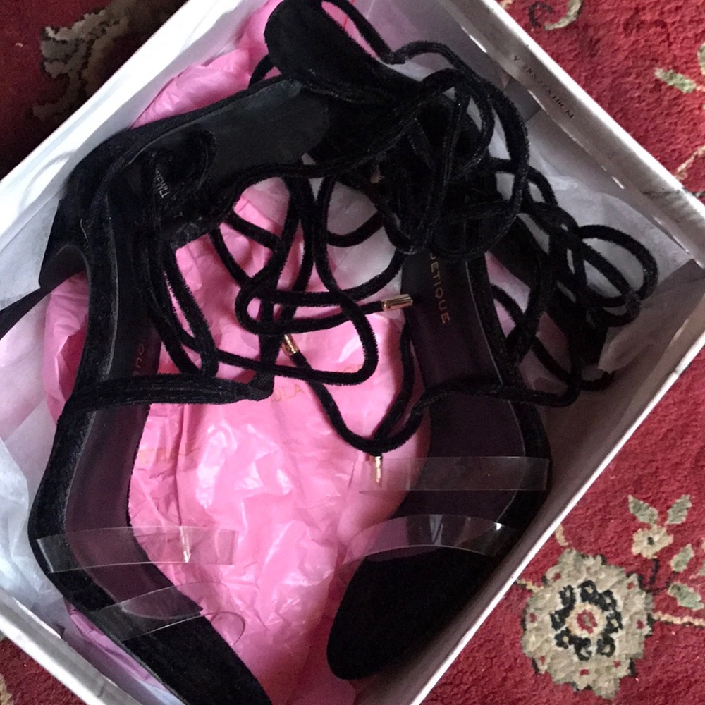 Heels - Picture 2 of 3